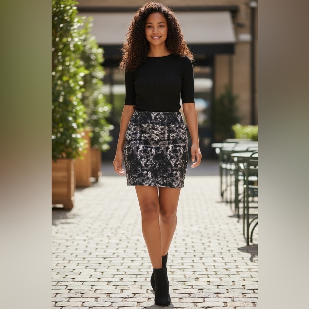 EUC Cotton On Women’s Black/White Pencil Bodycon Mini Skirt Embellished -Size XL